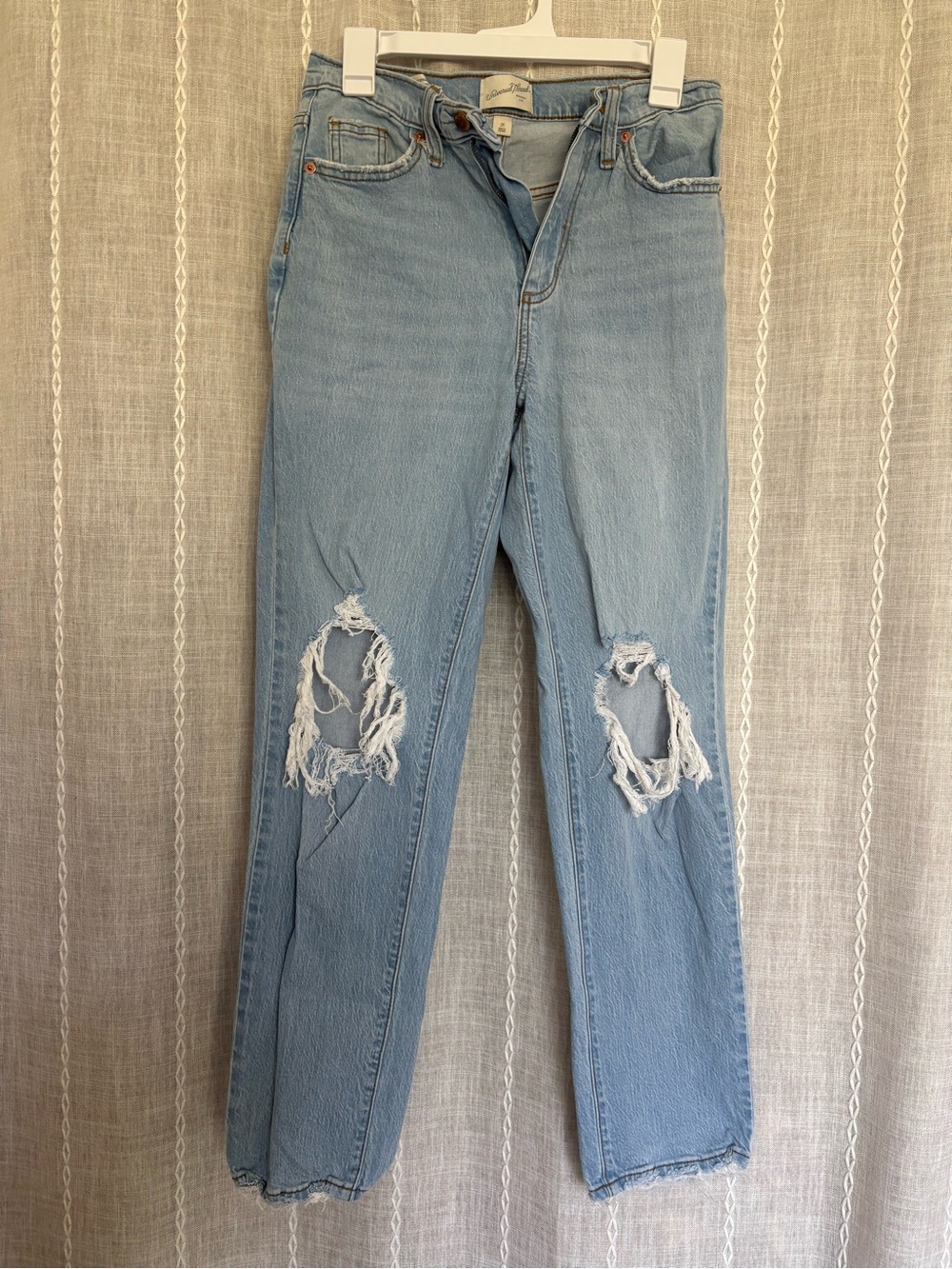 Universal Thread Light Blue Straight-Leg Distressed Jeans